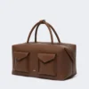 Mala Boston grande em pele com bolsos, castanha Mala Boston grande em pele com bolsos, castanha