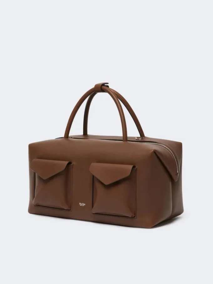 Mala Boston grande em pele com bolsos, castanha Mala Boston grande em pele com bolsos, castanha