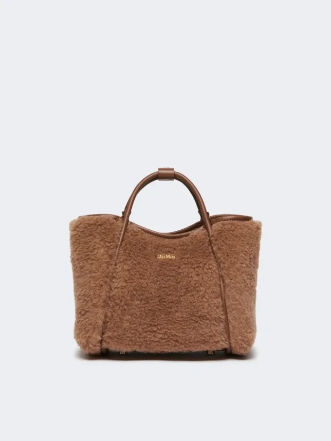 Mala marinha extra pequena em tecido teddy, cor camelo Mala marinha extra pequena em tecido teddy, cor camelo