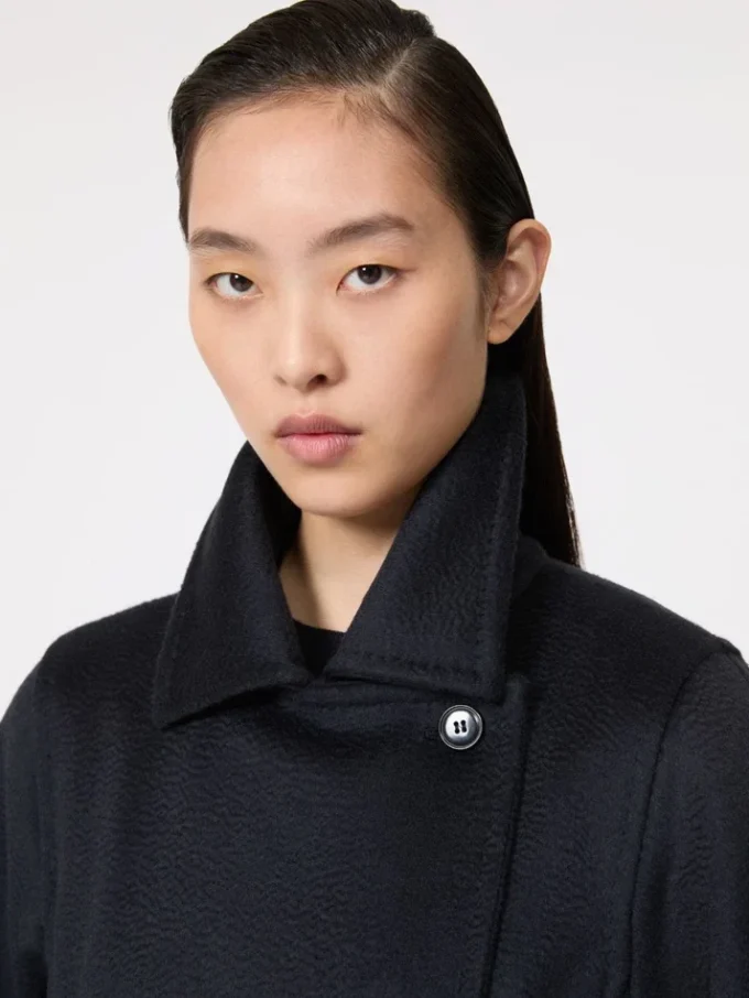 Manuela Coat, azul ultramar
