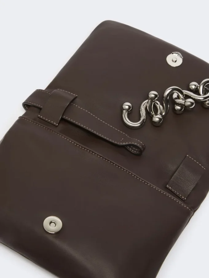 Mini bolsa Soffy em pele napa acolchoada, cor cacau Mini bolsa Soffy em pele napa acolchoada, cor cacau