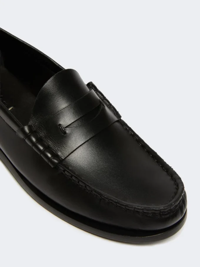 Mocassins clássicos em pele, pretos Mocassins clássicos em pele, pretos