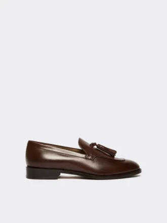 Mocassins de couro com borlas, cor cacau