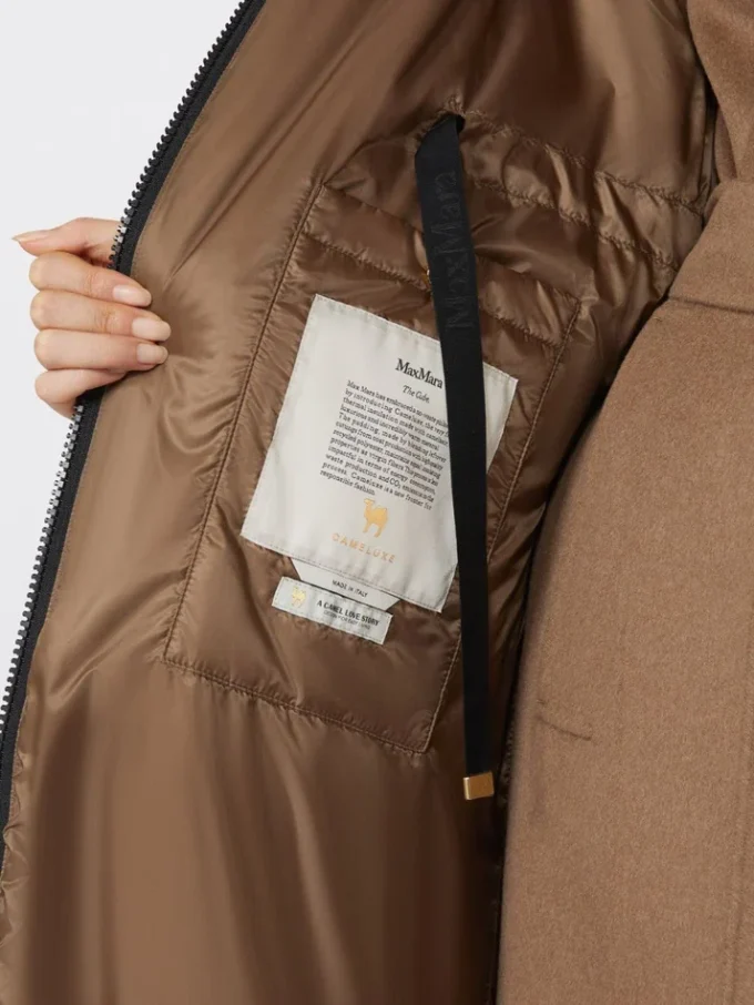 Parka comprida acolchoada em lona repelente à água, cor tabaco Parka comprida acolchoada em lona repelente à água, cor tabaco