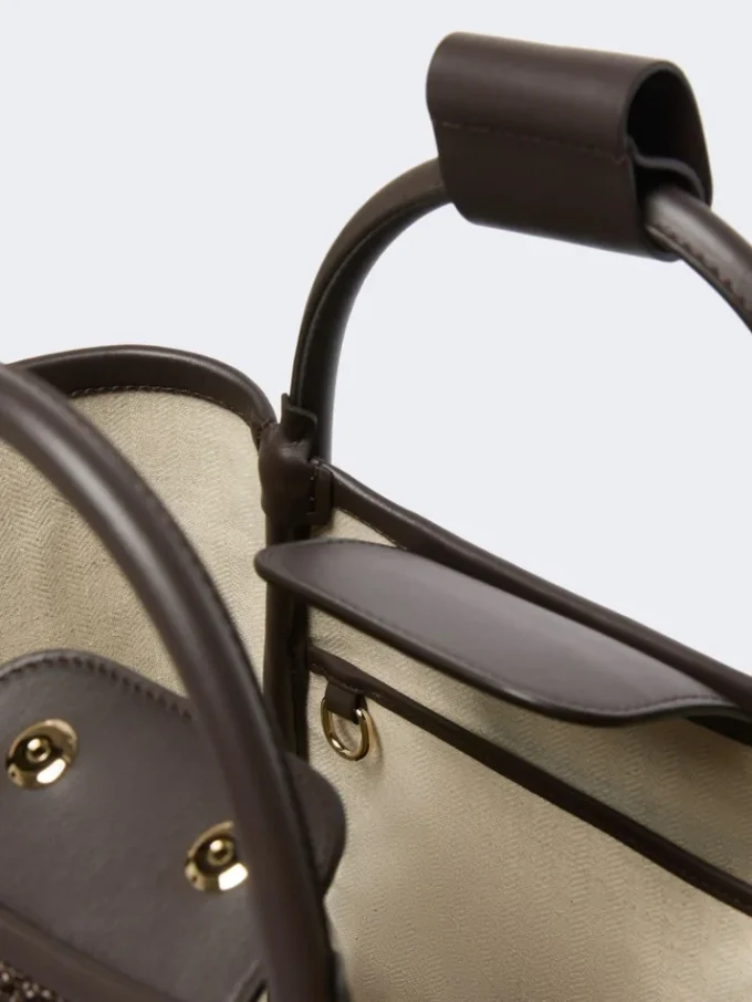Pequena bolsa Marine com padrão em diamante e tecido trançado, castanho escuro Pequena bolsa Marine com padrão em diamante e tecido trançado, castanho escuro