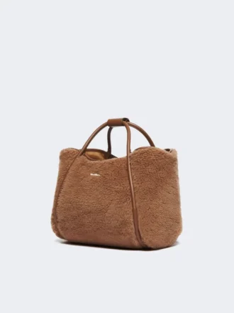 Pequena bolsa marinha em tecido teddy, cor camelo