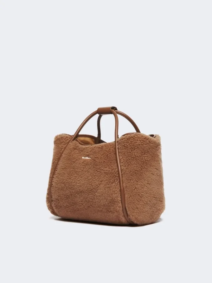 Pequena bolsa marinha em tecido teddy, cor camelo