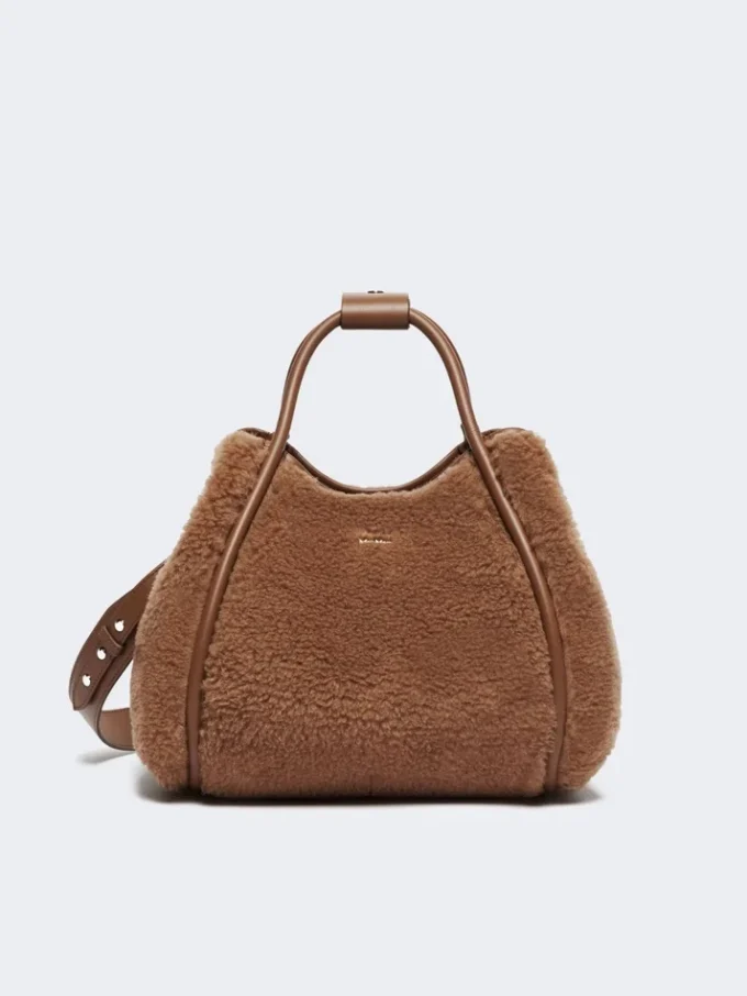 Pequena bolsa marinha em tecido teddy, cor camelo