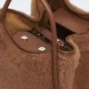 Pequena bolsa marinha em tecido teddy, cor camelo