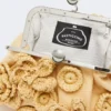 Pequena bolsa Pasticcino com efeito de ráfia e flores, bege