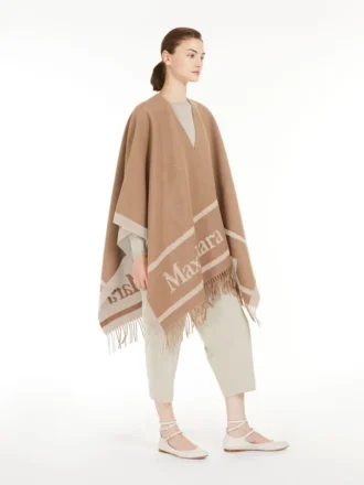 Poncho de lã jacquard, cor camelo Poncho de lã jacquard, cor camelo