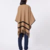 Poncho em lã jacquard, cor camelo Poncho em lã jacquard, cor camelo