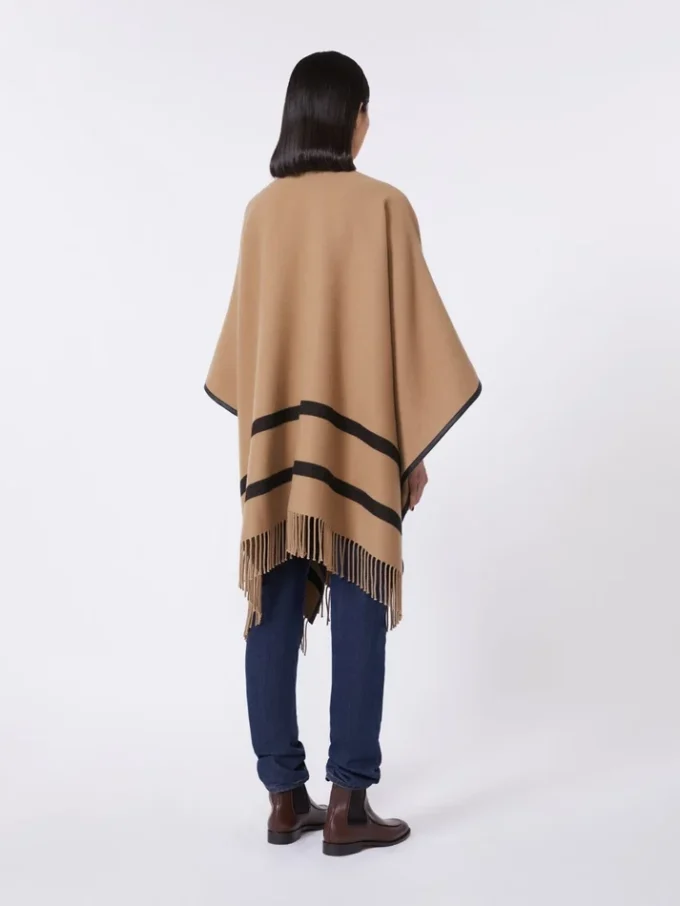 Poncho em lã jacquard, cor camelo Poncho em lã jacquard, cor camelo