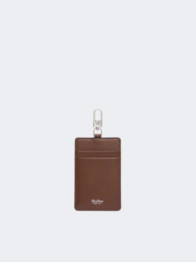 Porta-crachá em pele, cor cacau Porta-crachá em pele, cor cacau