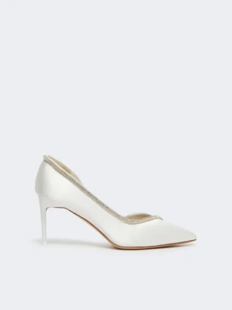 Sapatos de salto alto em cetim adornados com cristais, cor marfim