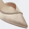 Sapatos de salto alto em cetim adornados com cristais, cor nude