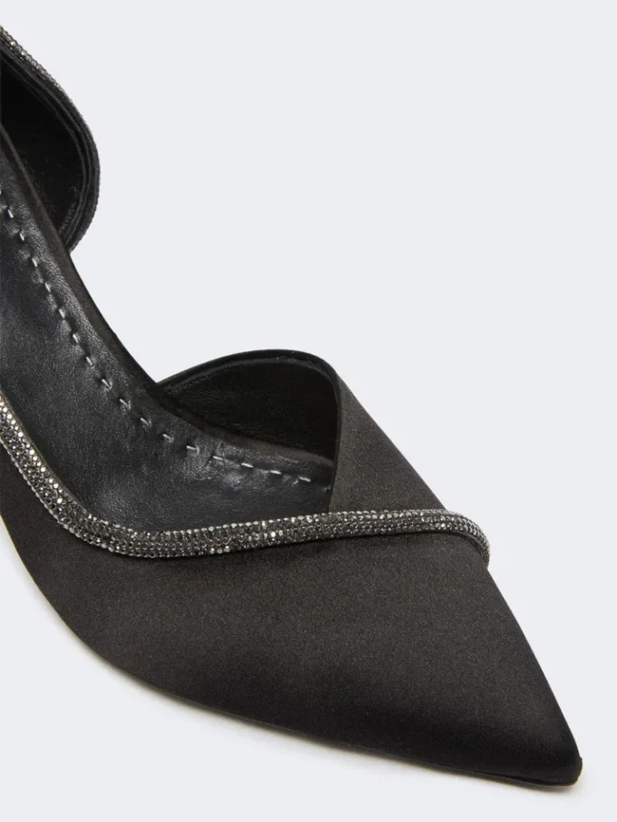 Sapatos de salto alto em cetim adornados com cristais, pretos Sapatos de salto alto em cetim adornados com cristais, pretos