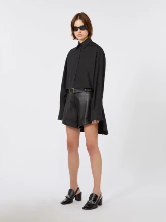Sobretudo com detalhes plissados, preto