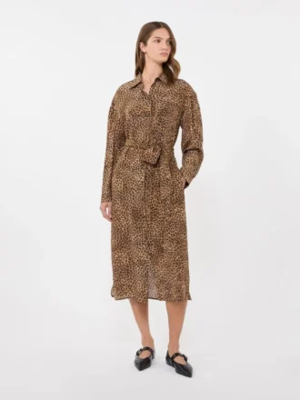 Vestido camisa em crepe de seda estampado, cor camelo