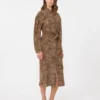 Vestido camisa em crepe de seda estampado, cor camelo Vestido camisa em crepe de seda estampado, cor camelo