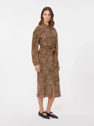 Vestido camisa em crepe de seda estampado, cor camelo