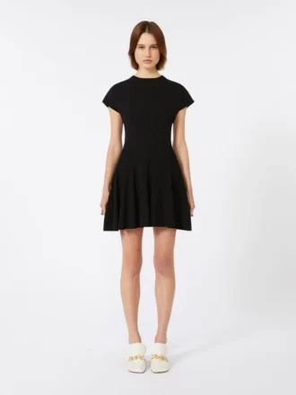 Vestido de malha, justo na cintura, preto