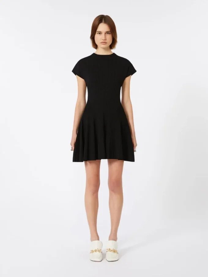 Vestido de malha, justo na cintura, preto Vestido de malha, justo na cintura, preto