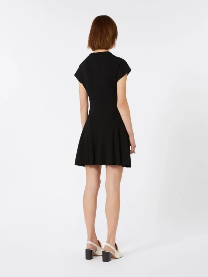 Vestido de malha, justo na cintura, preto Vestido de malha, justo na cintura, preto