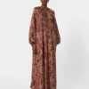 Vestido de seda estampado com corte evasê, cor bordô