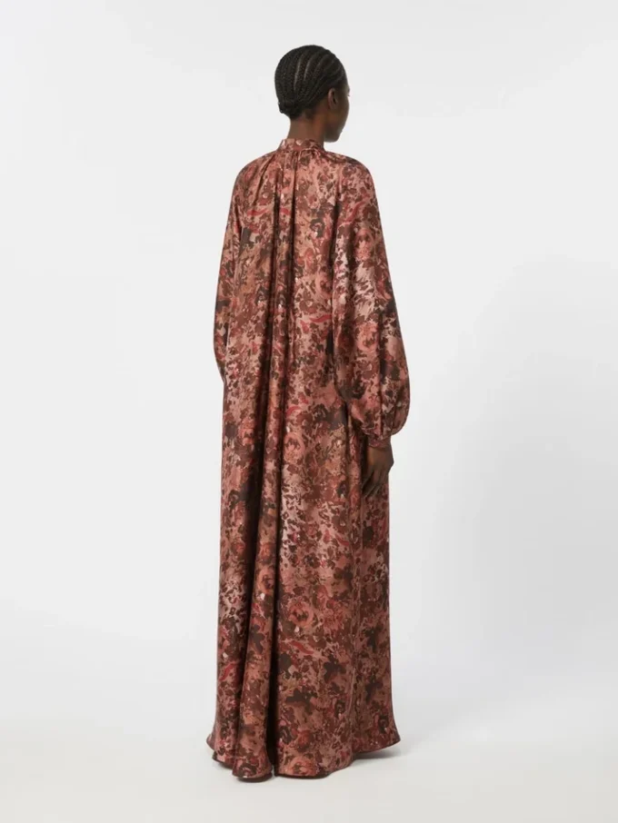 Vestido de seda estampado com corte evasê, cor bordô