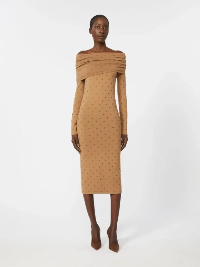 Vestido em fio de lã, cor pele