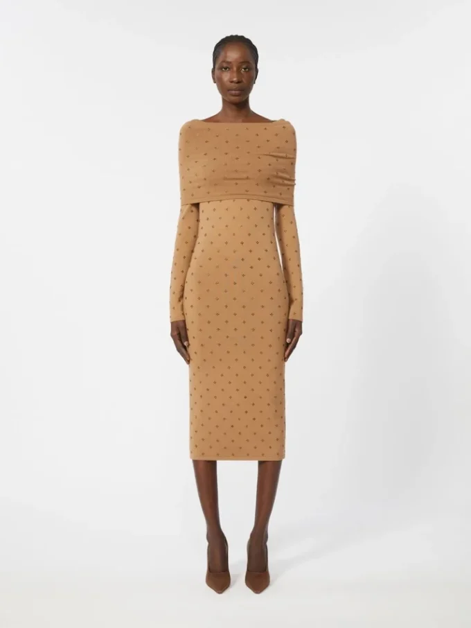 Vestido em fio de lã, cor pele