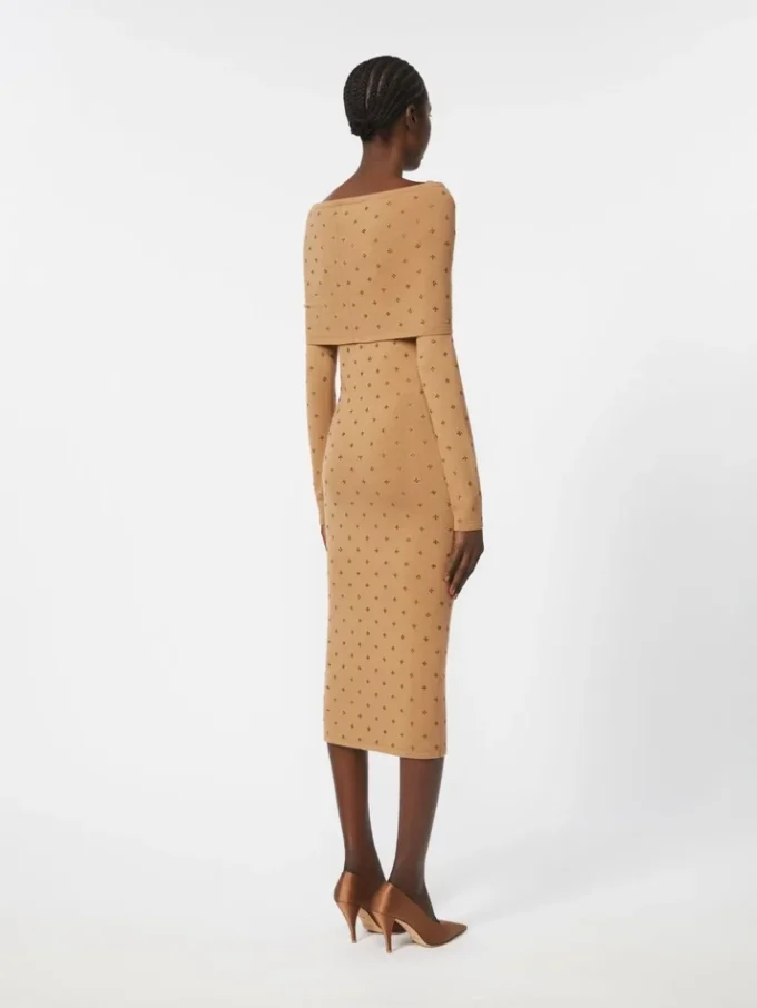 Vestido em fio de lã, cor pele