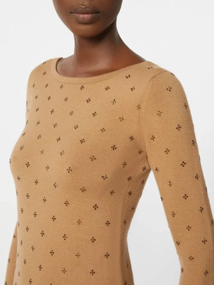Vestido em fio de lã, cor pele