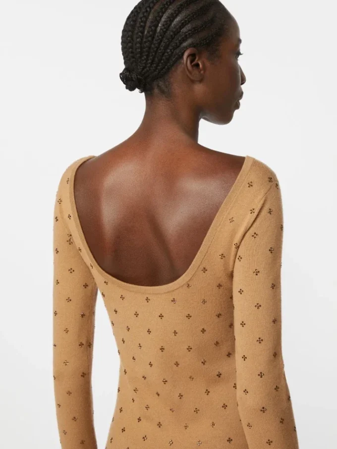 Vestido em fio de lã, cor pele