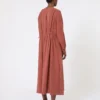 Vestido em lona de seda lavada, terracota Vestido em lona de seda lavada, terracota
