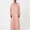 Vestido kaftan em sarja estampada, cor de coral
