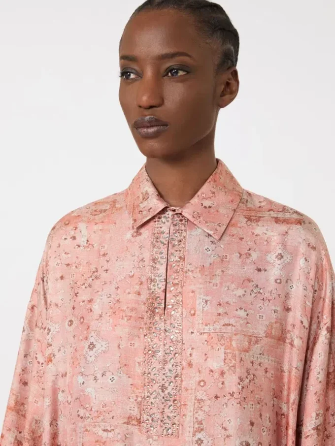 Vestido kaftan em sarja estampada, cor de coral