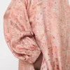 Vestido kaftan em sarja estampada, cor de coral