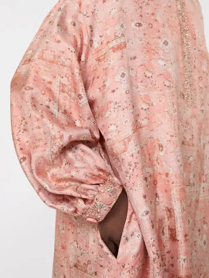 Vestido kaftan em sarja estampada, cor de coral