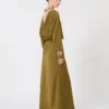 Vestido leve em cetim, cor cáqui Vestido leve em cetim, cor cáqui
